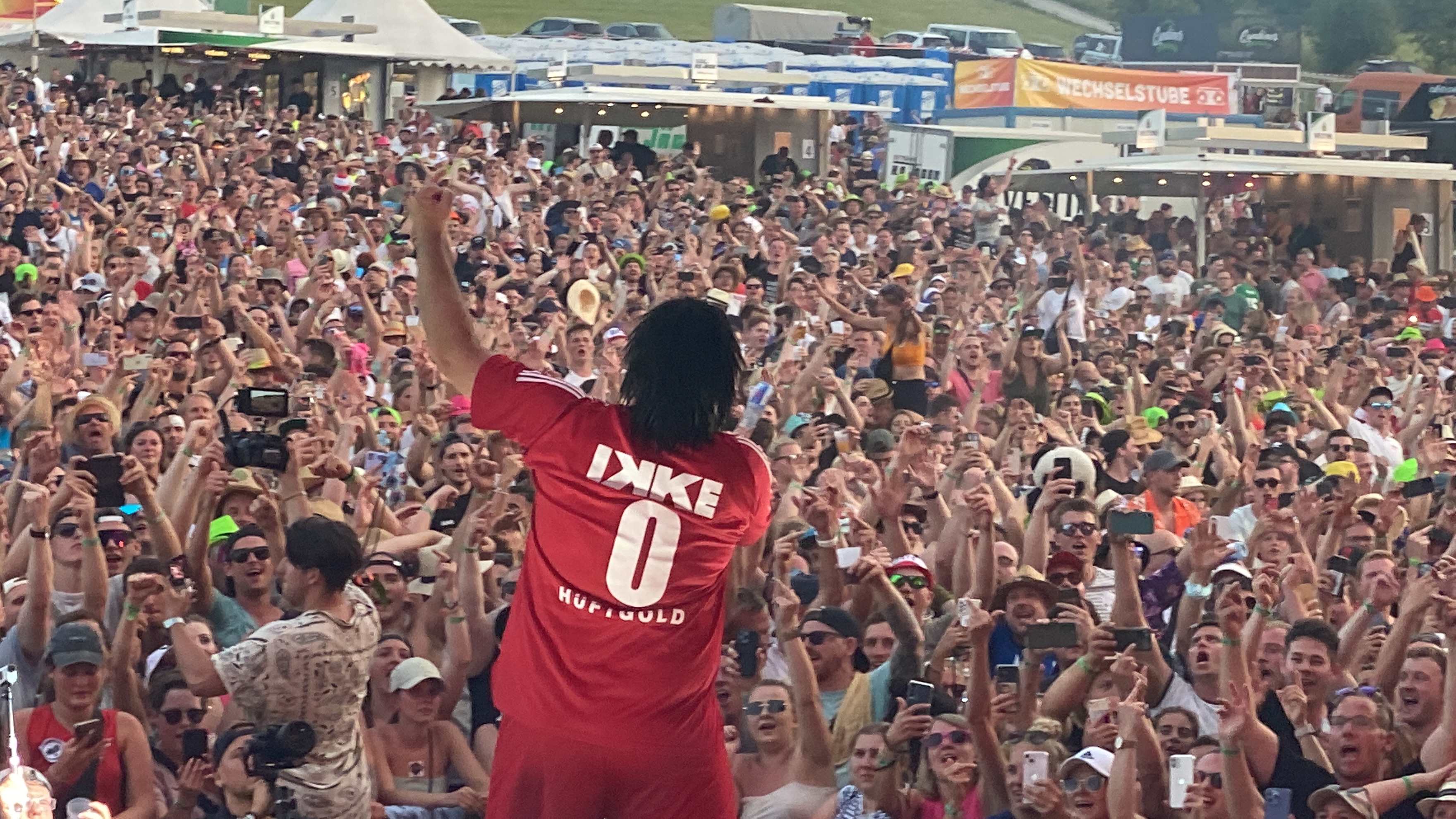 Ikke on Stage - Eventservice Hiller Magazin